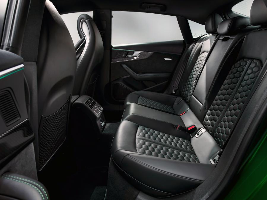 Интерьер Audi RS5 Sportback 2018 года  (NA) (фото 7 из 40)